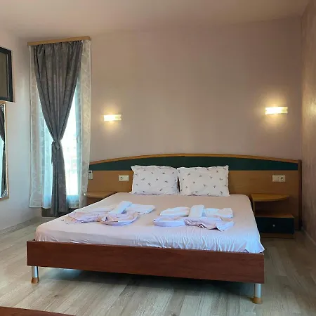 Empera Hotel 3*