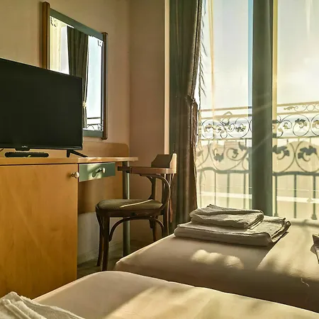Empera Hotel 3*