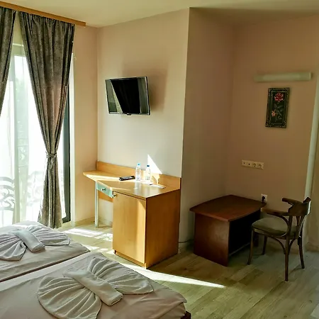 Empera Hotel 3*